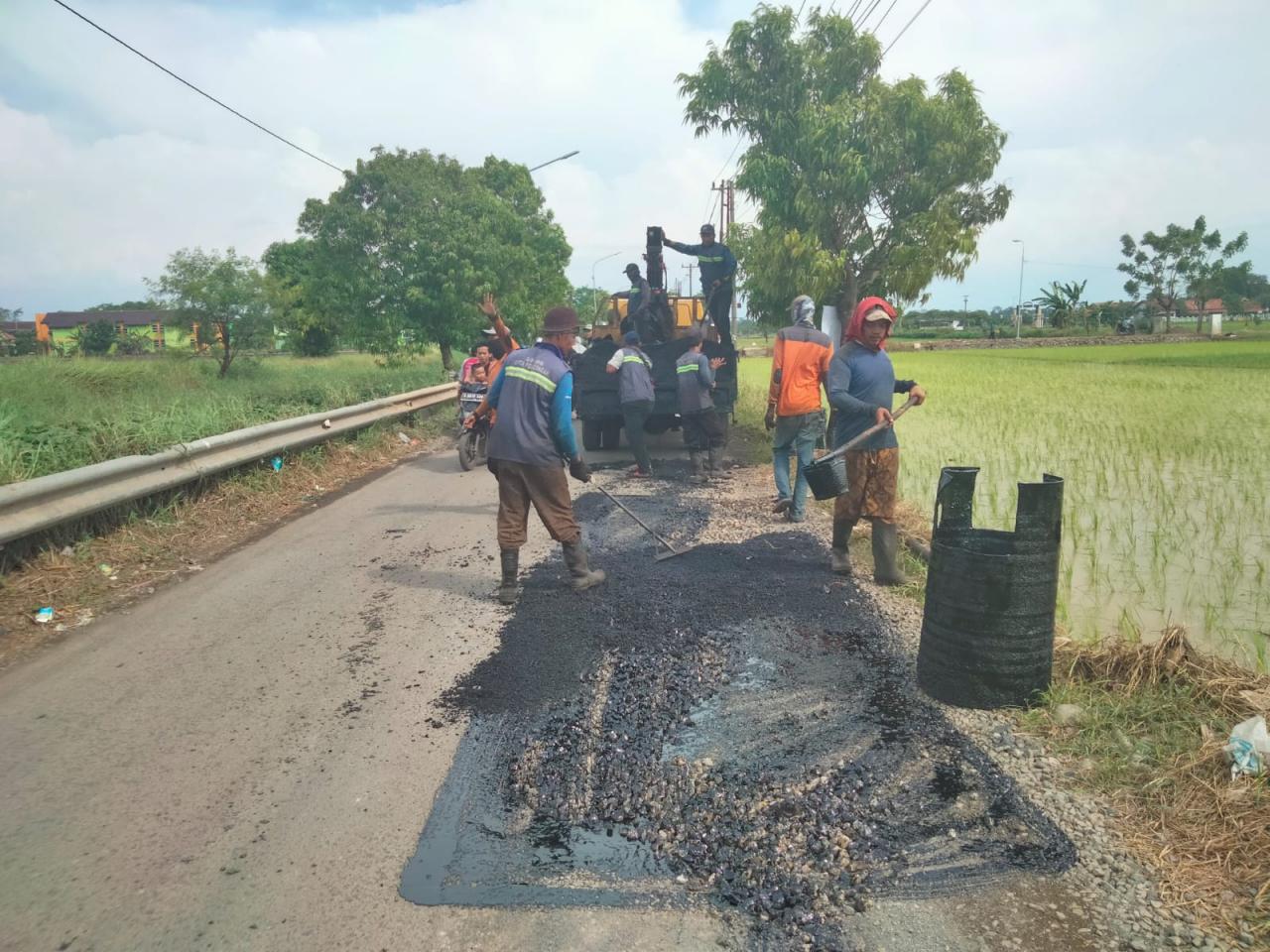 Perbaikan Jalan H M Chaeron Dinas Pekerjaan Umum Dan Penataan Ruang