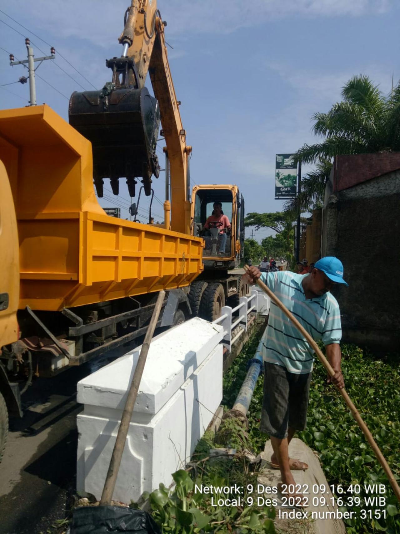 PEMBERSIHAN KALI BREMI DAN SALURAN B.PT. JL. AHMAD DAHLAN - Dinas ...