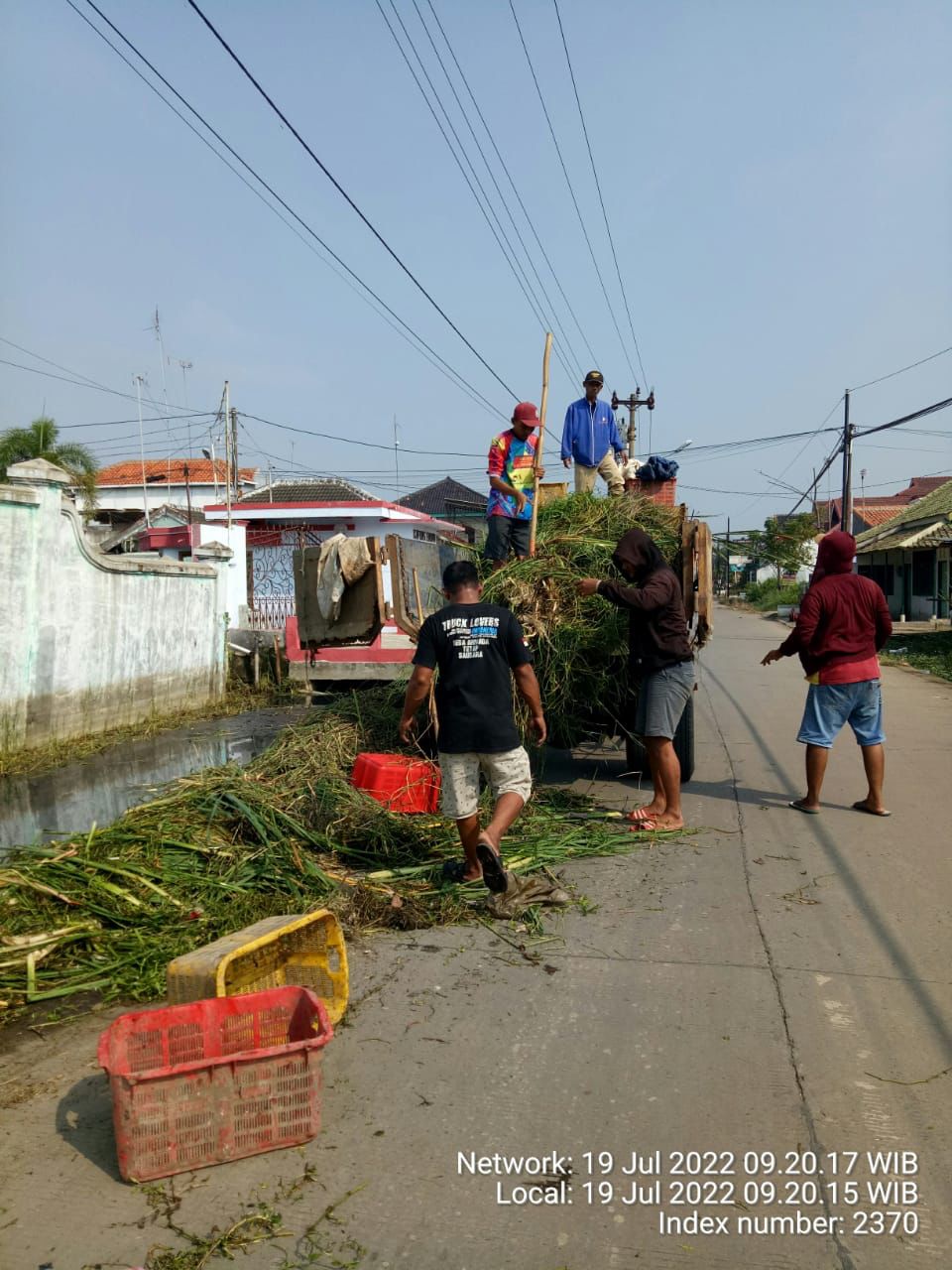  PEMBERSIHAN SALURAN DI 5 TITIK KOTA PEKALONGAN 