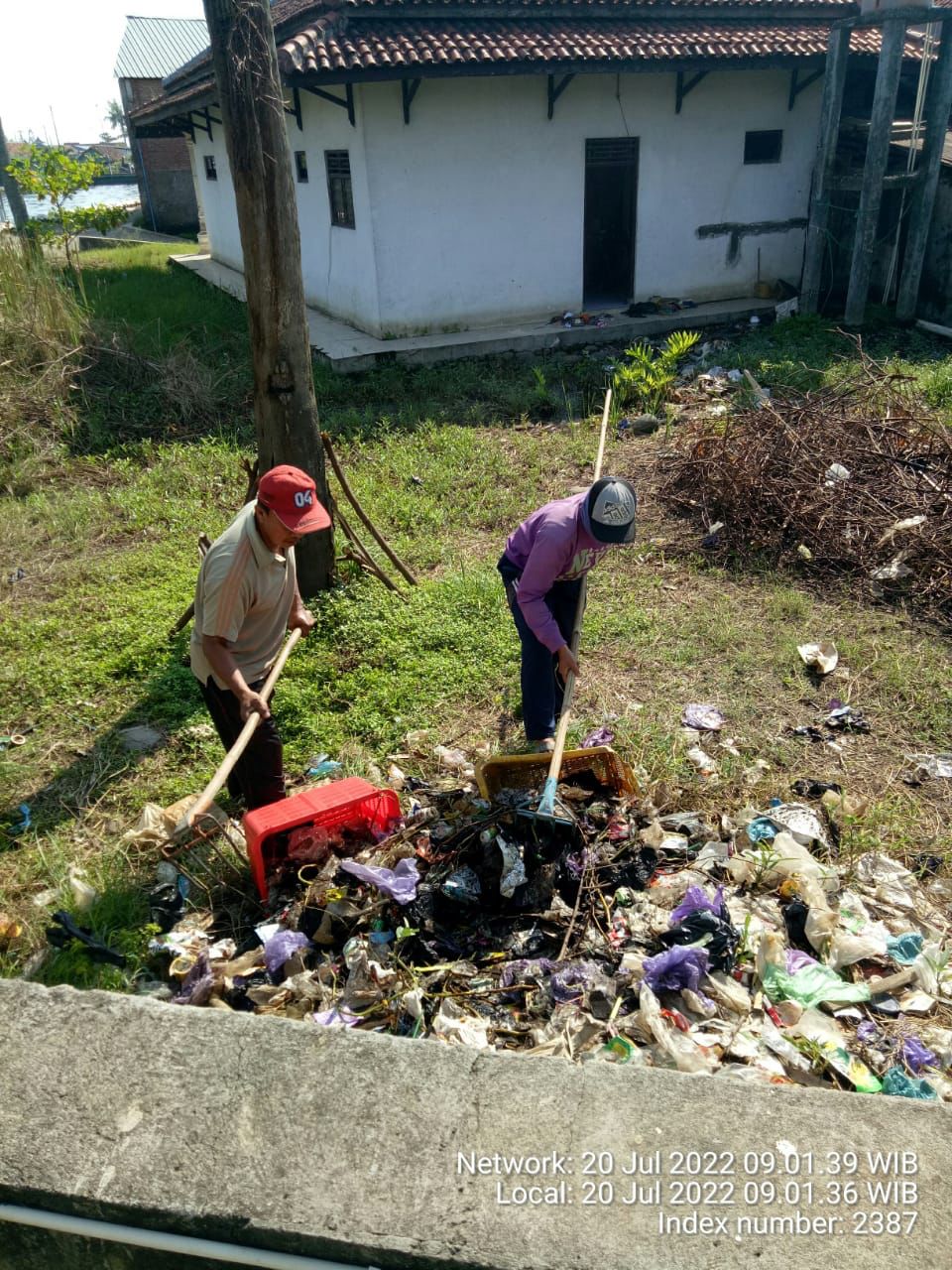  PEMBERSIHAN SALURAN DI 6 TITIK KOTA PEKALONGAN 