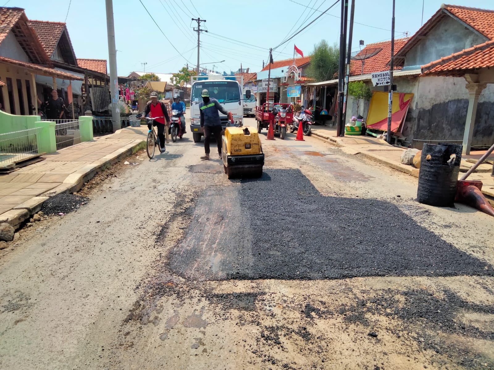 PERBAIKAN JALAN JLAMPRANG