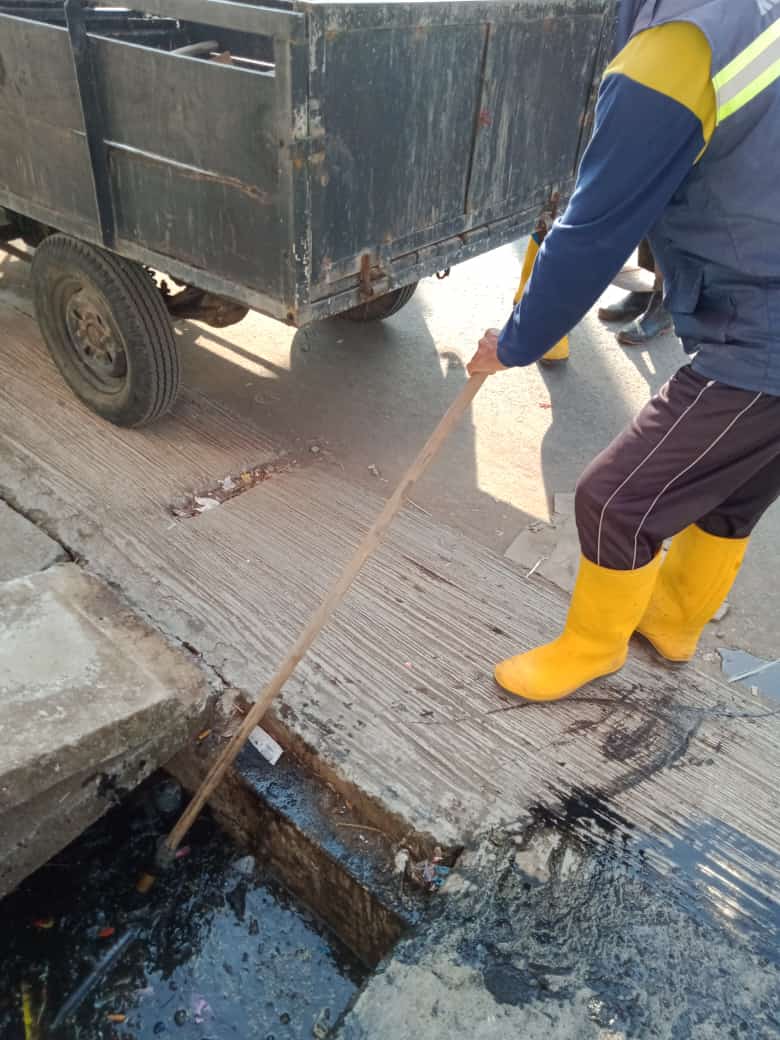 PEMBERSIHAN SALURAN PEMATUS JALAN TRUNTUM