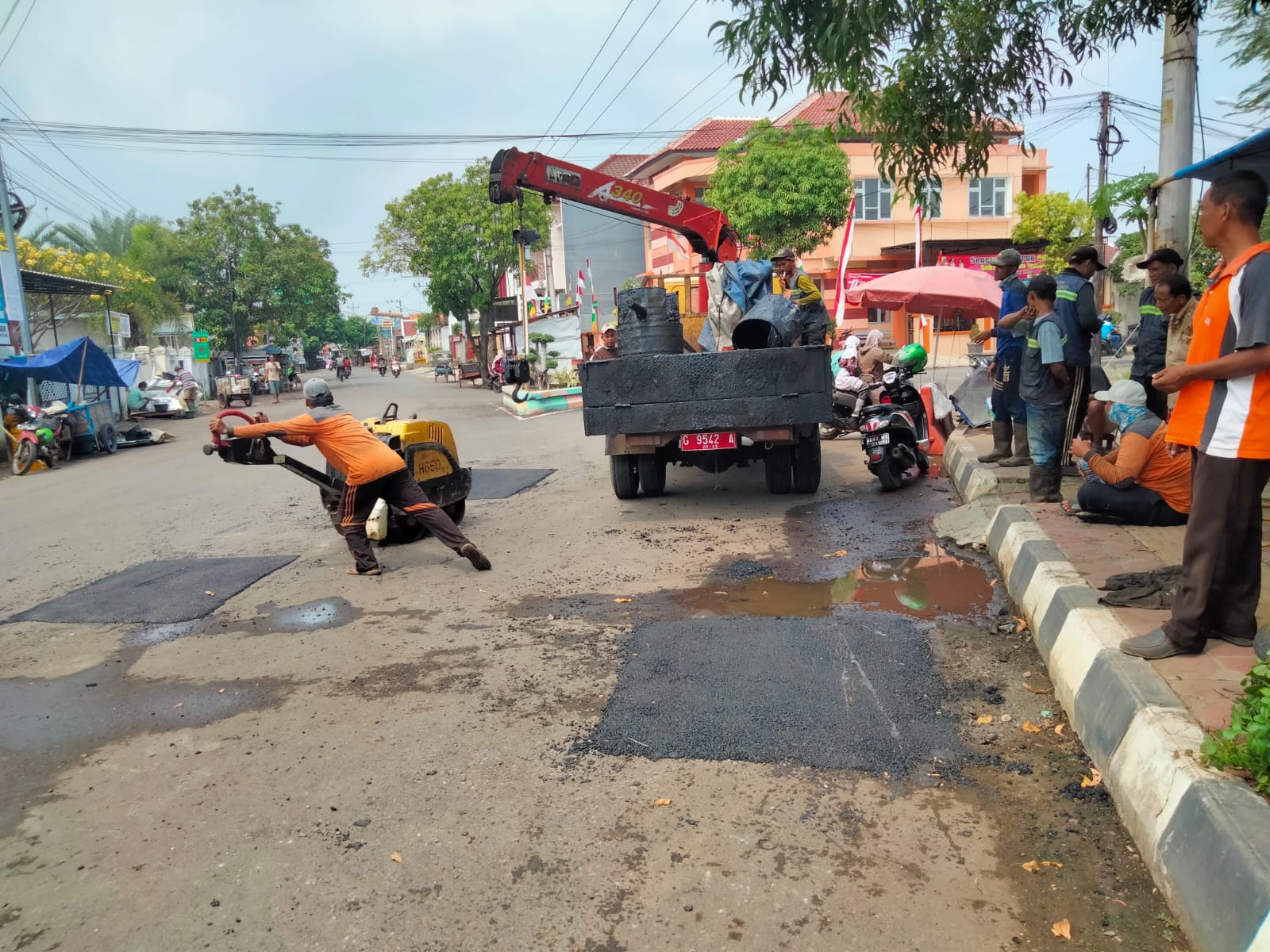 PERBAIKAN JALAN AGUS SALIM DAN JALAN PATIUNUS