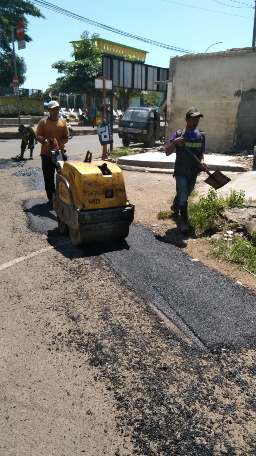 PERBAIKAN JALAN TOBA