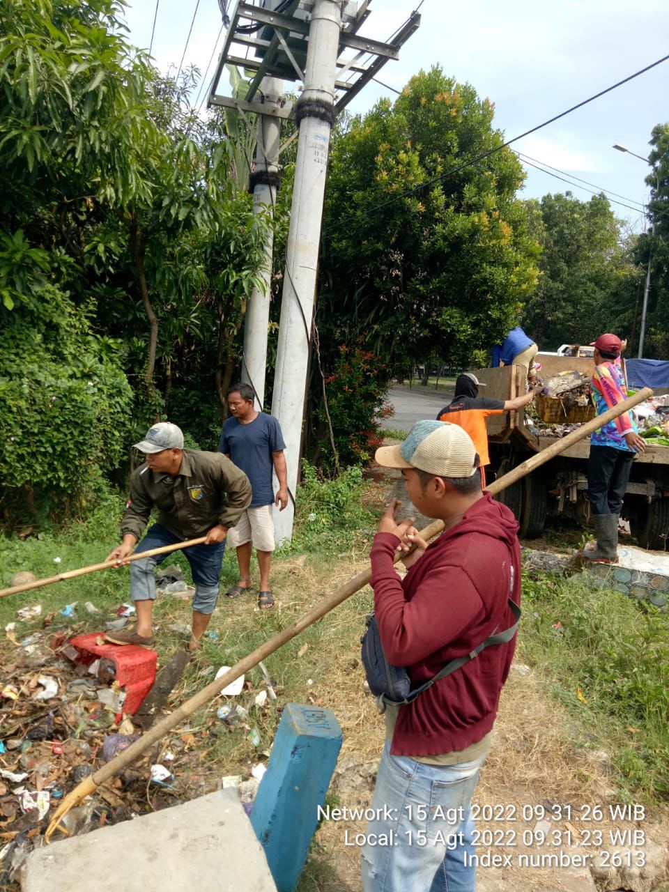 PEMBERSIHAN SALURAN DI 7 TITIK KOTA PEKALONGAN