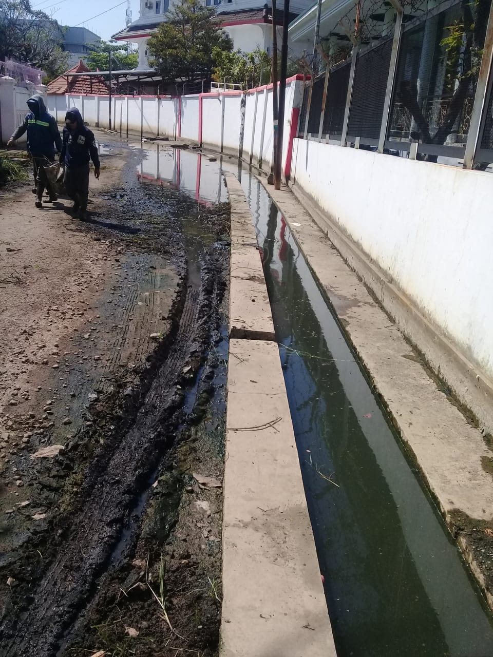 PEMBERSIHAN SALURAN PEMATUS JALAN KEPODANG