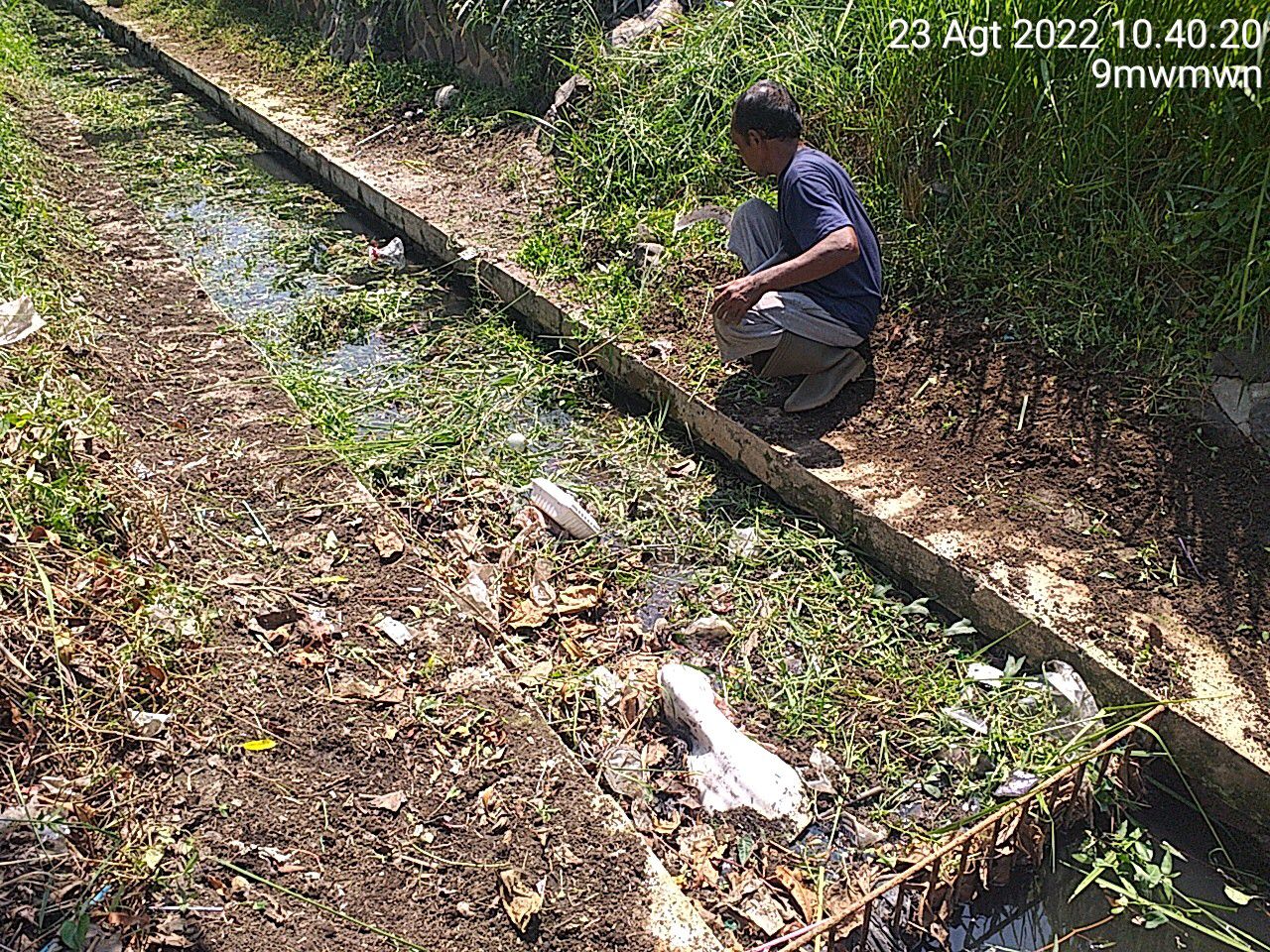  PEMBERSIHAN SALURAN DI 4 TITIK KOTA PEKALONGAN 