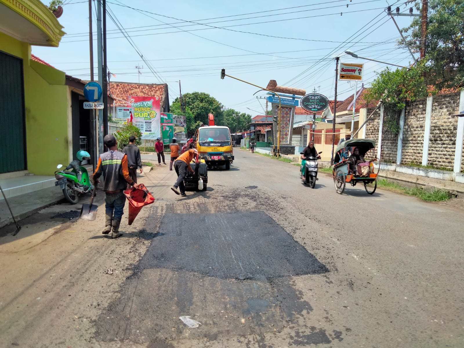 PERBAIKAN JALAN PATIUNUS