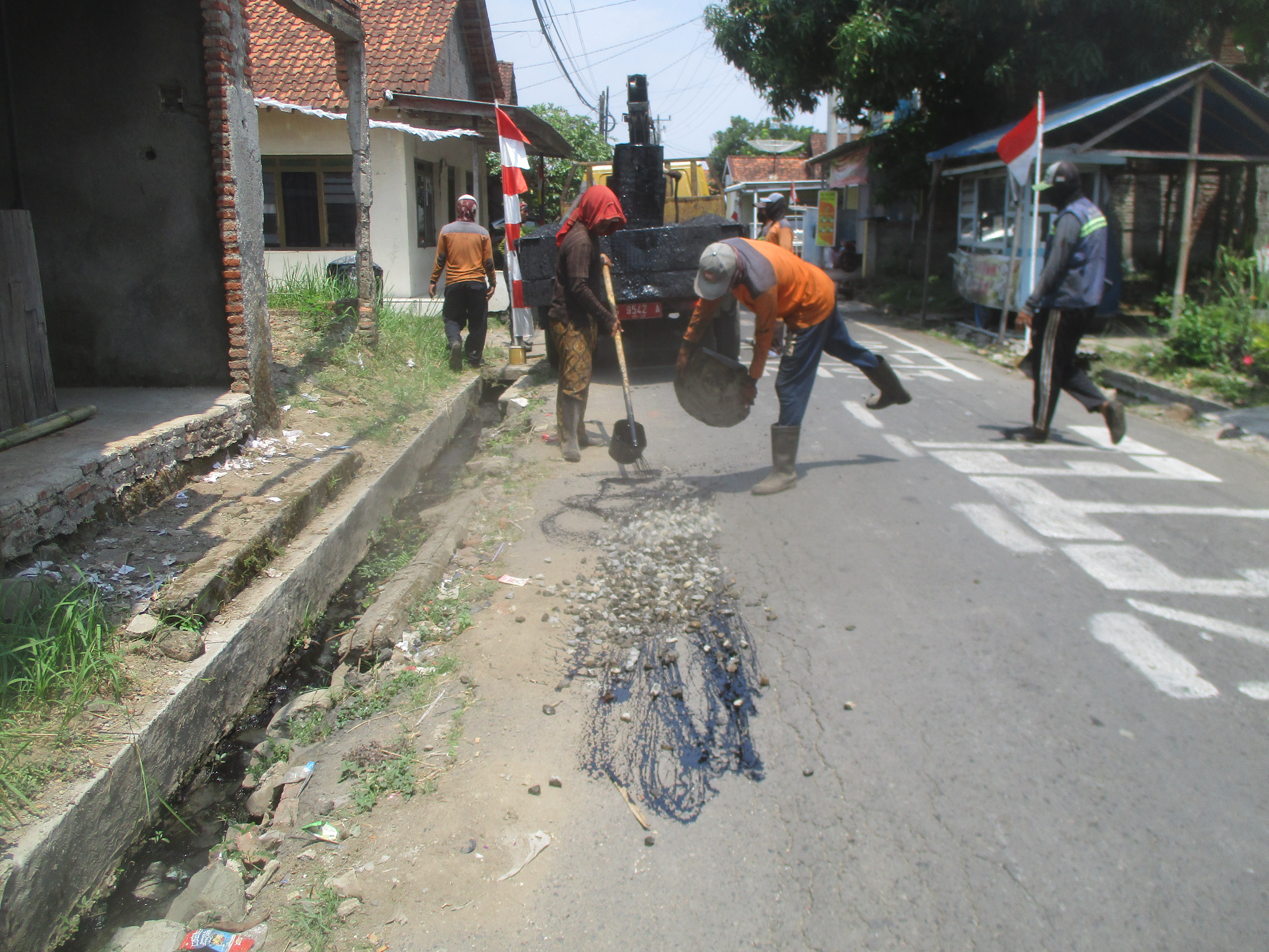 PERBAIKAN JALAN OTTO ISKANDARDINATA