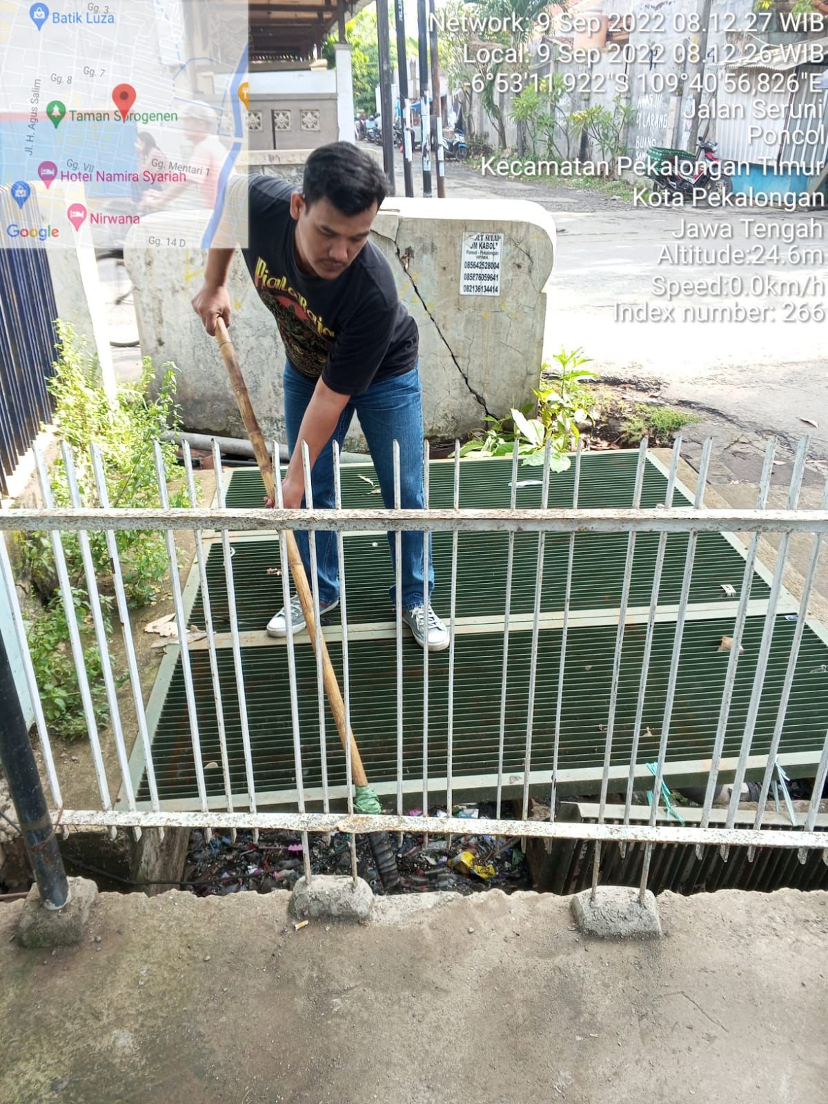 PEMBERSIHAN SALURAN DI 4 TITIK KOTA PEKALONGAN