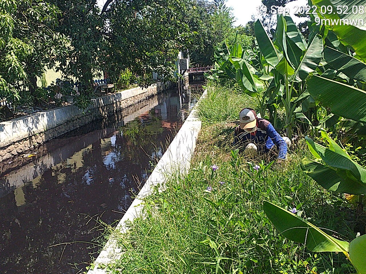  PEMBERSIHAN SALURAN DI 5 TITIK KOTA PEKALONGAN 