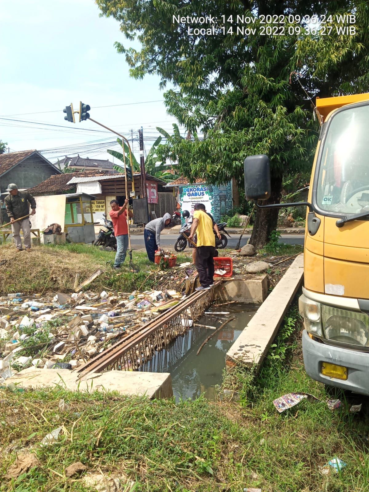  PEMBERSIHAN SALURAN DI 7 TITIK KOTA PEKALONGAN 