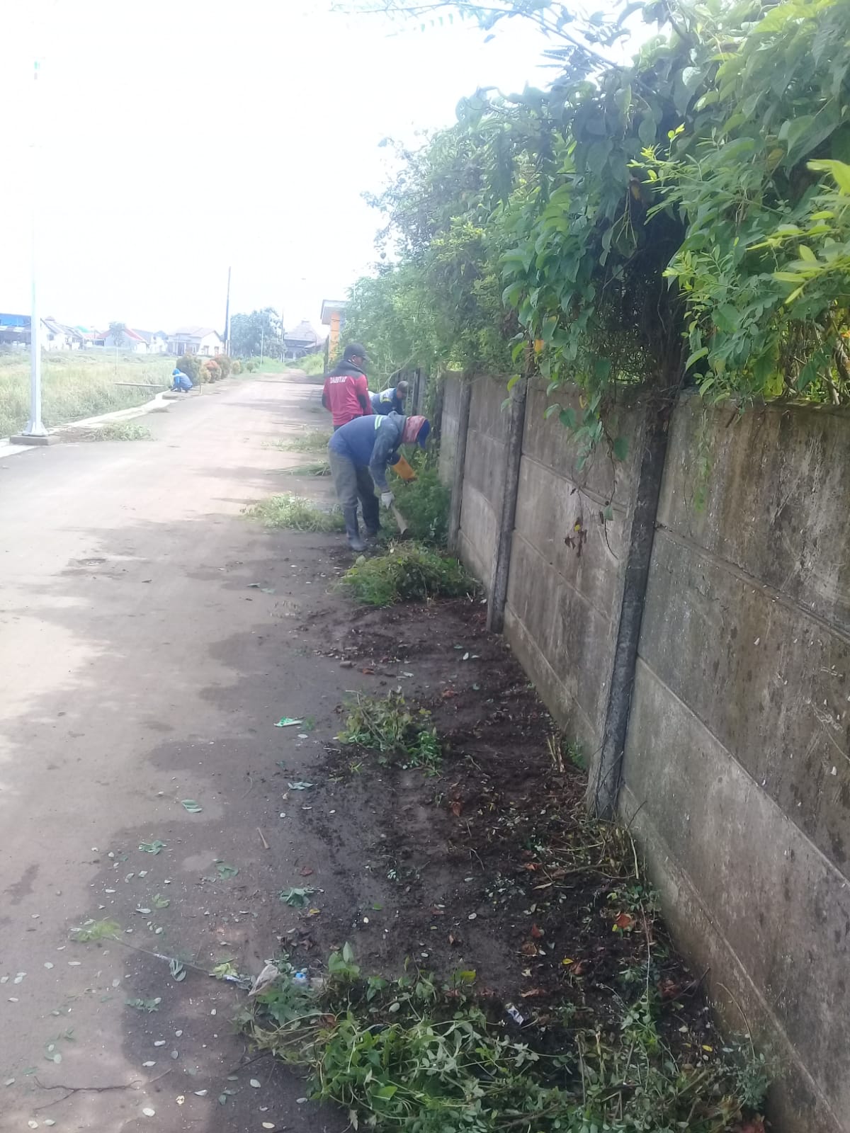 PEMBERSIHAN SALURAN PEMATUS JALAN PELITA 2