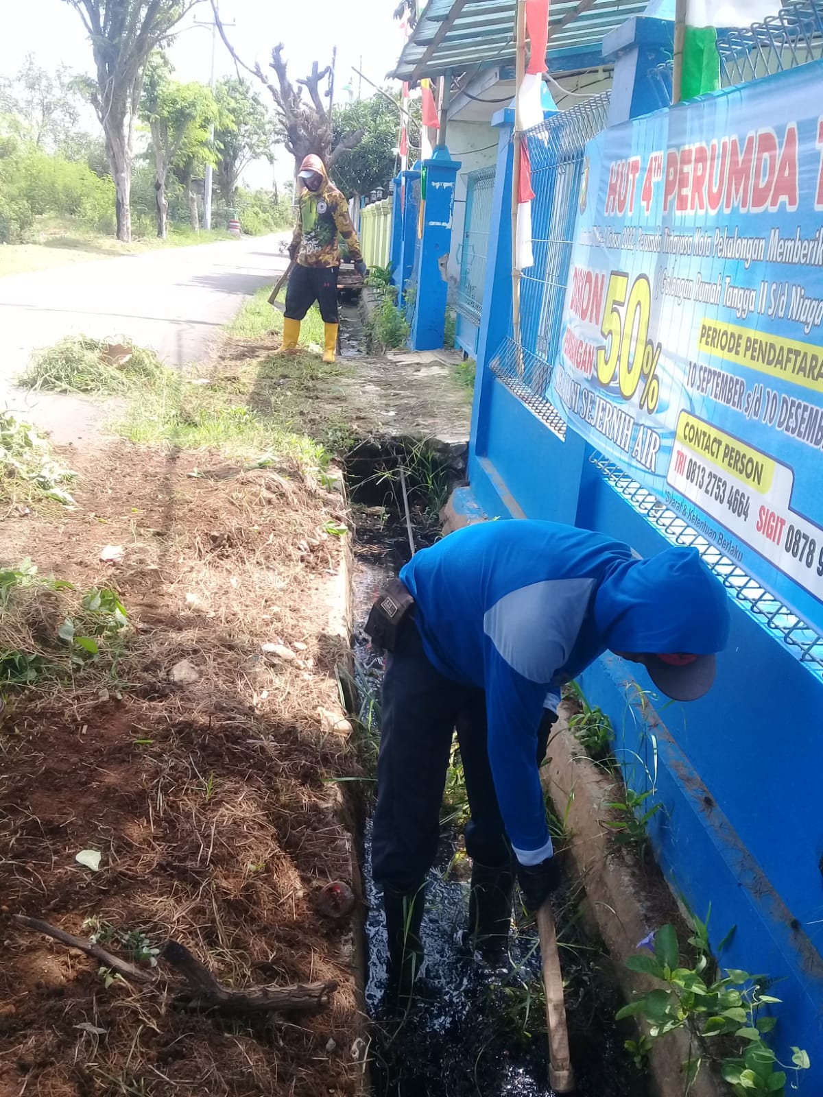 PEMBERSIHAN SALURAN PEMATUS JALAN KRUING