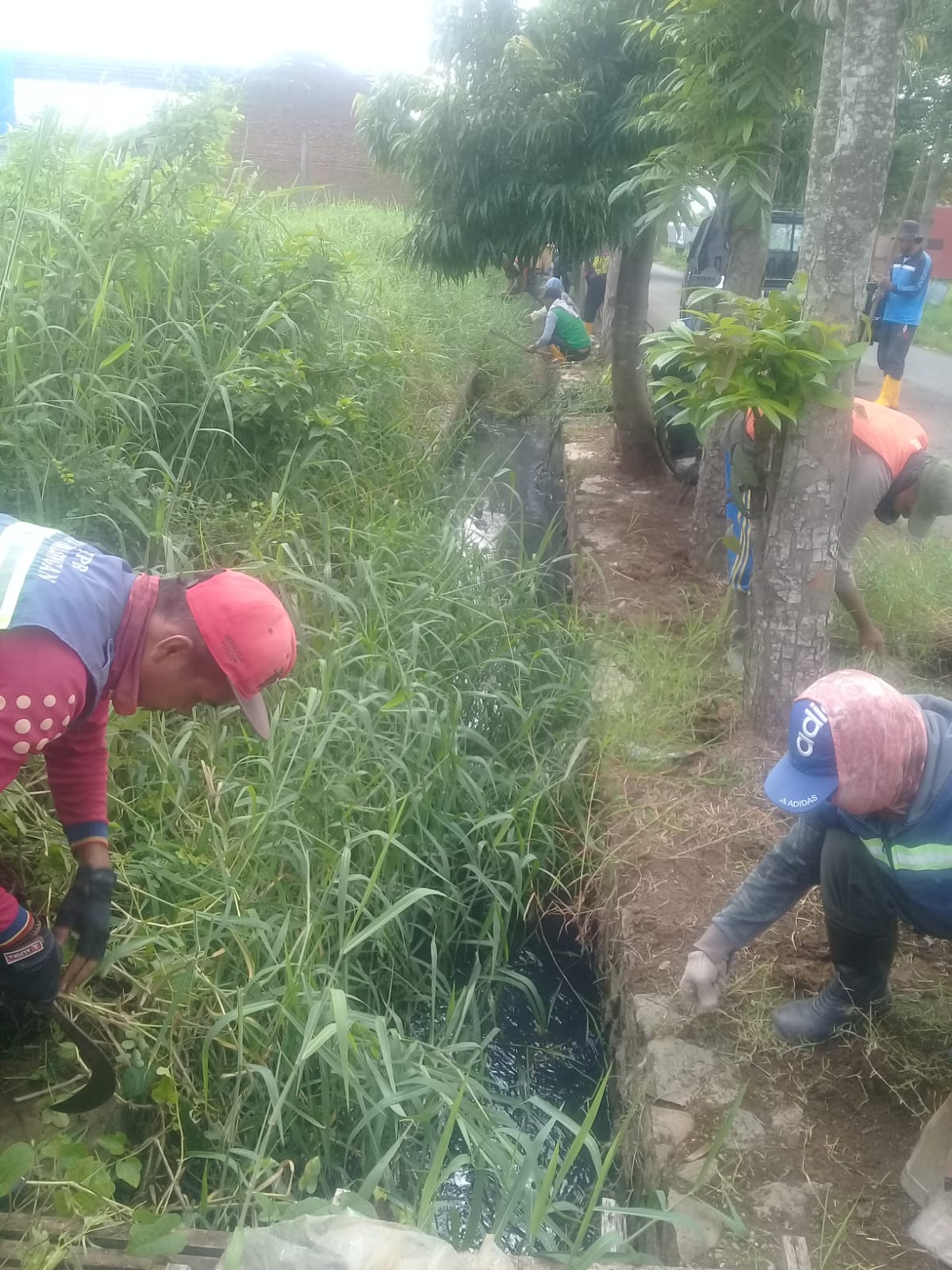 PEMBERSIHAN SALURAN PEMATUS JALAN PELITA 2