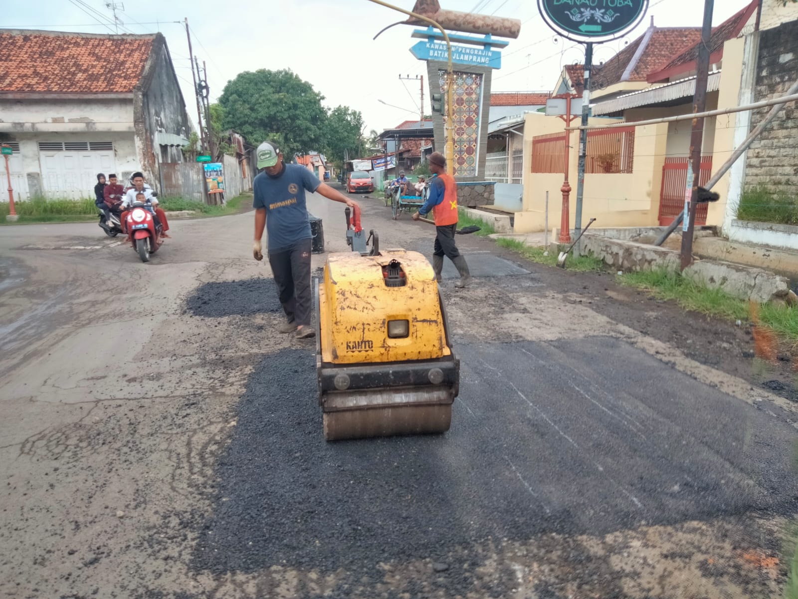 PERBAIKAN JALAN PATIUNUS