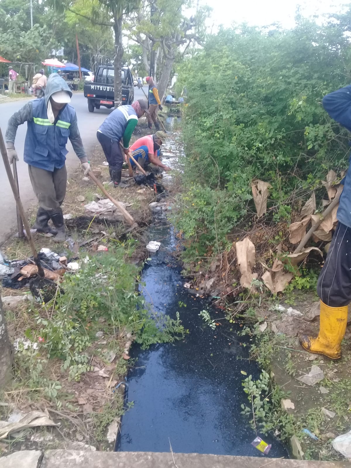 PEMBERSIHAN SALURAN PEMATUS JALAN PELITA 2