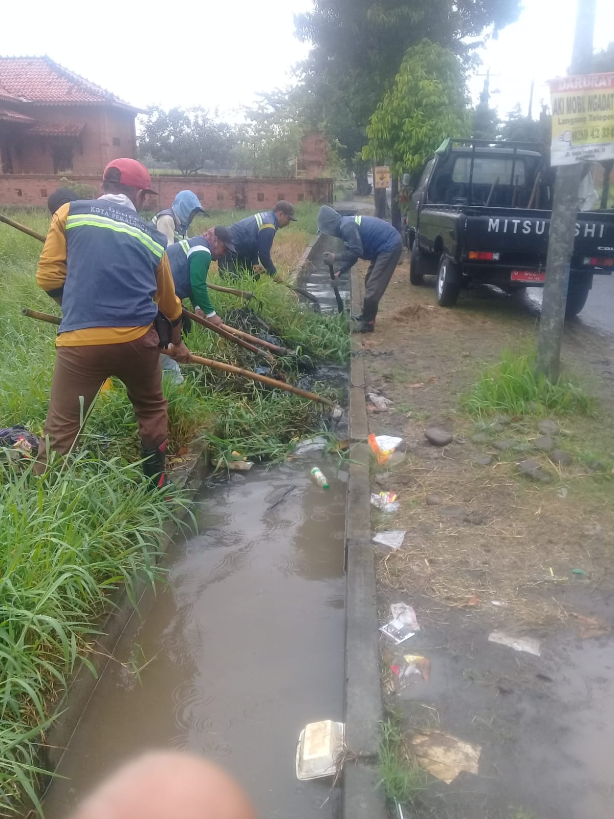 PEMBERSIHAN SALURAN PEMATUS JALAN PELITA 2