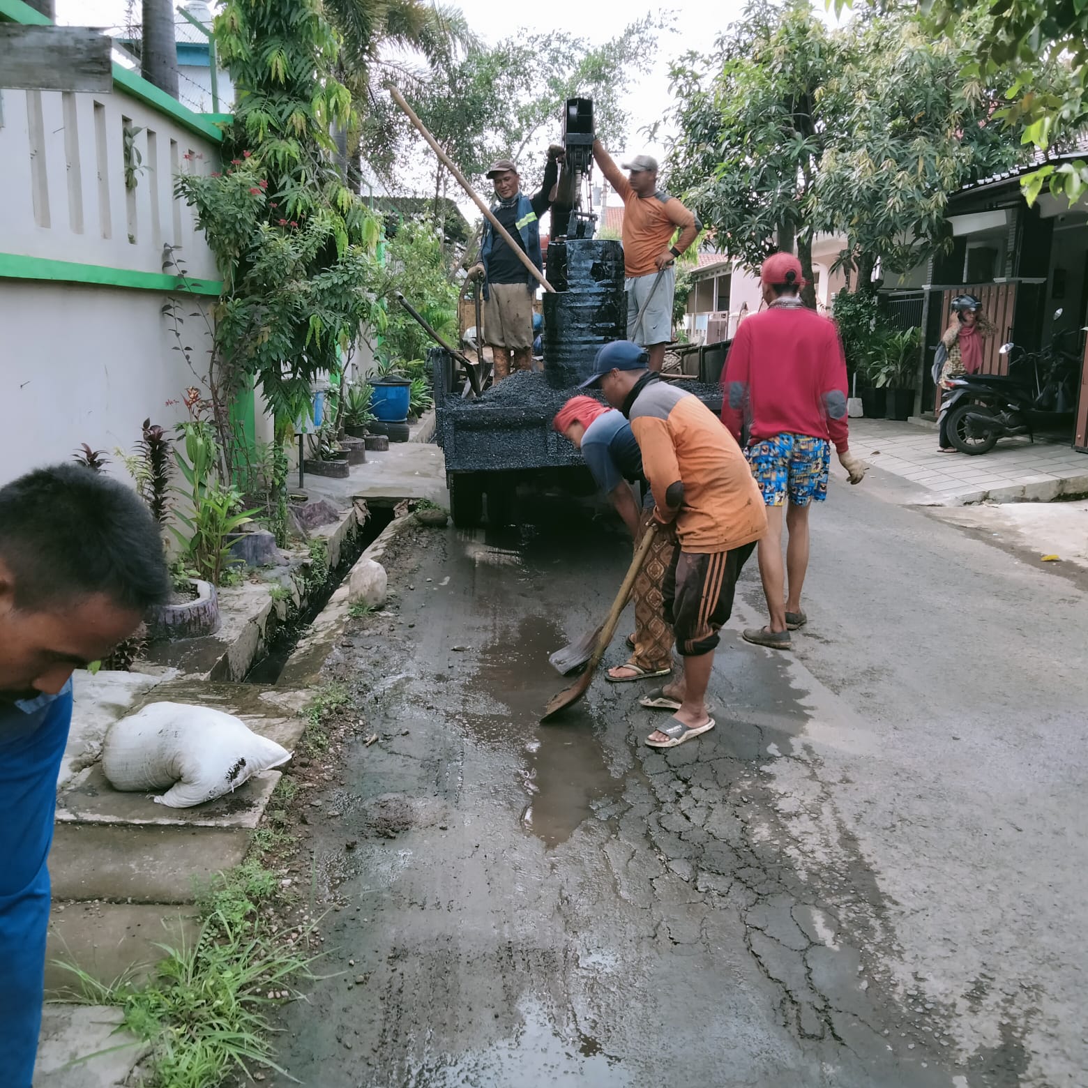 PERBAIKAN JALAN PELITA 1