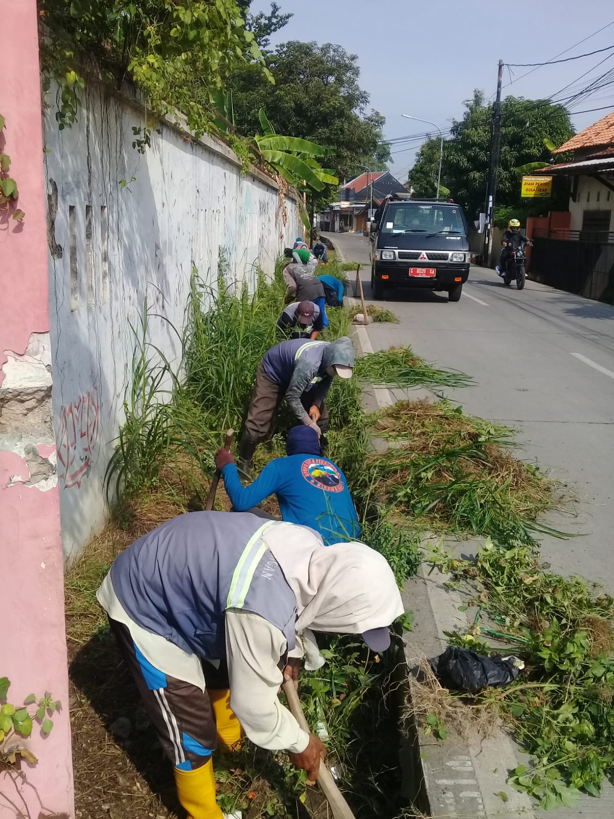 PEMBERSIHAN SALURAN PEMATUS JALAN TONDANO