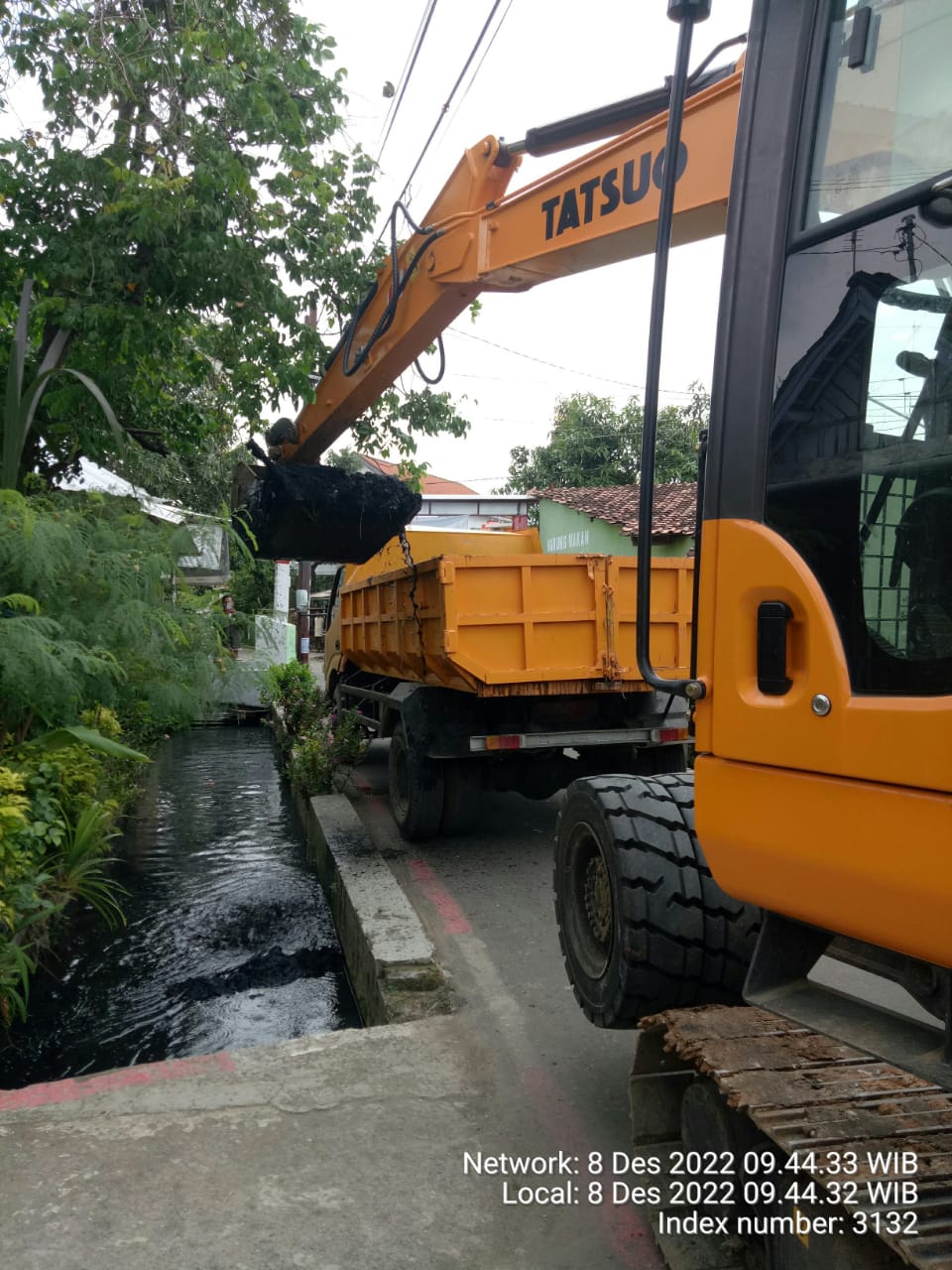 PEMBERSIHAN SALURAN DRAINASE SAPURO GG 4