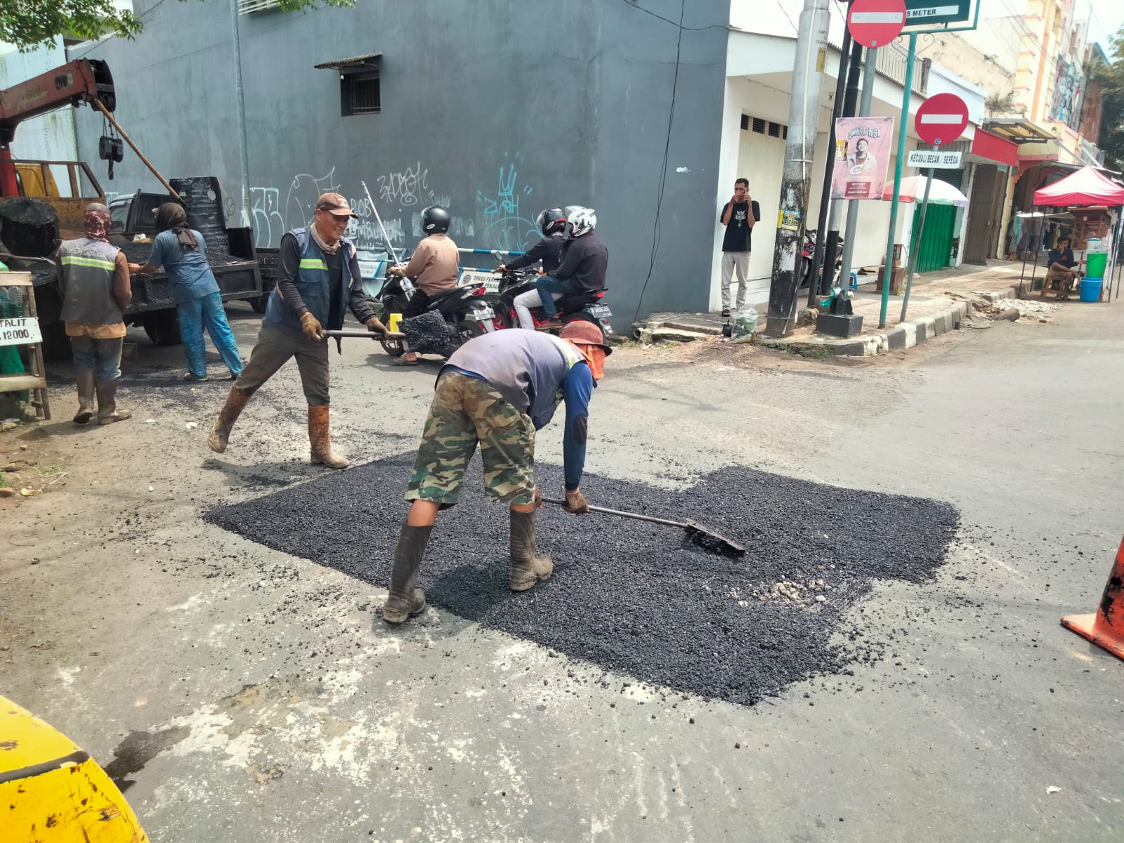 PERBAIKAN JALAN SEMARANG
