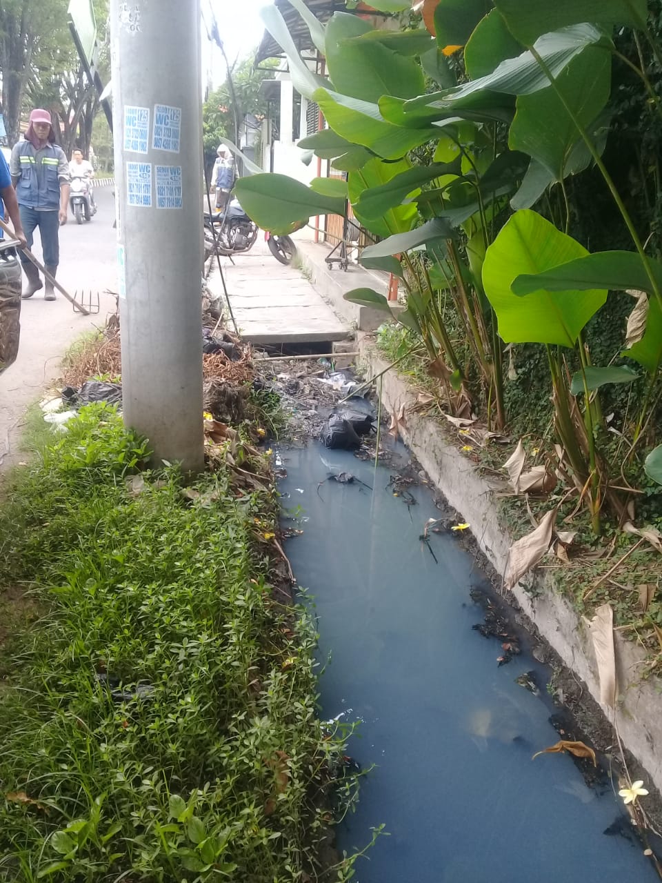 PEMBERSIHAN SALURAN PEMATUS JALAN BINAGRIYA RAYA