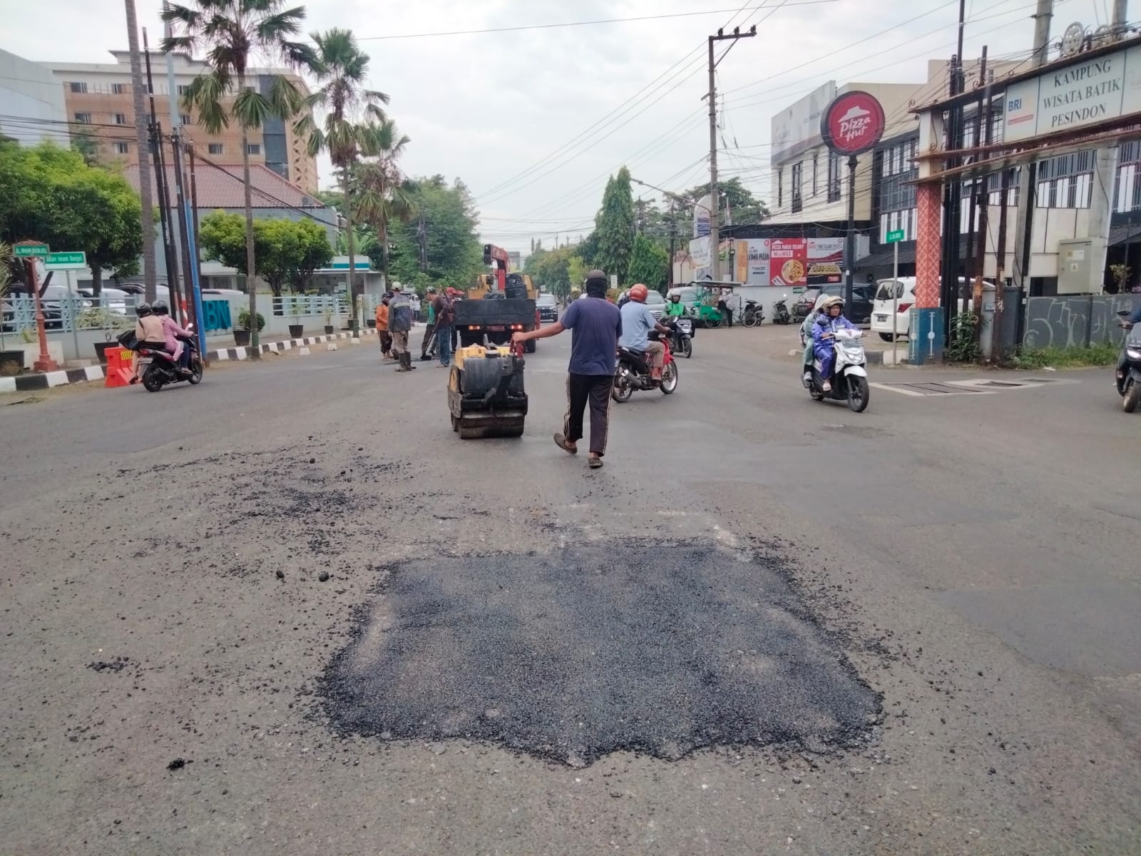 PERBAIKAN JALAN IMAM BONJOL
