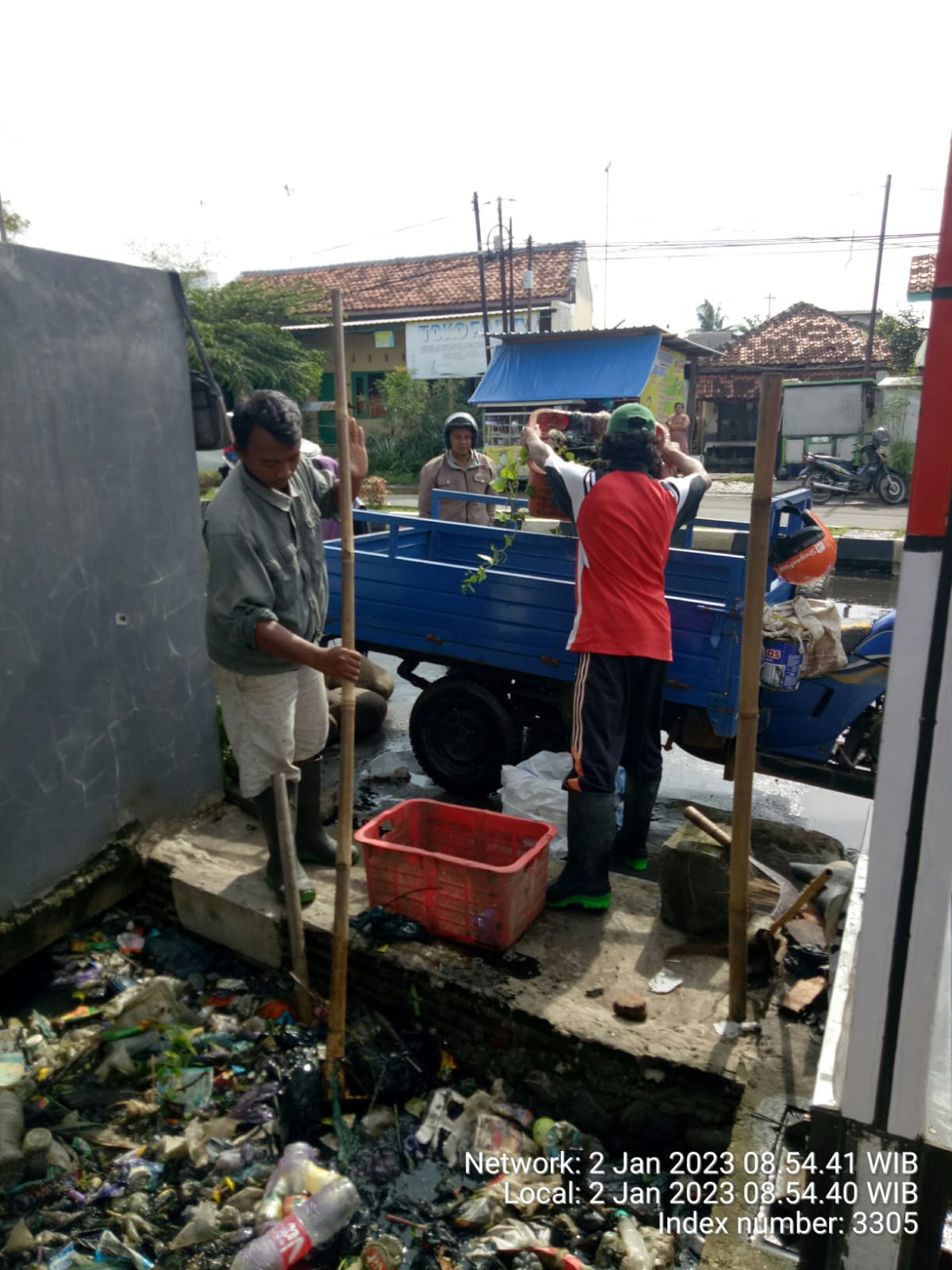  PEMBERSIHAN SALURAN DI 9 TITIK KOTA PEKALONGAN 