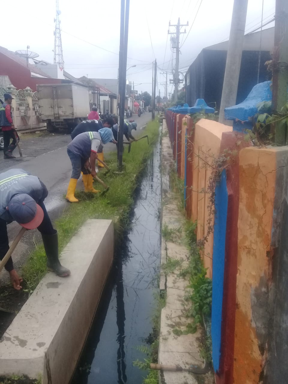 PEMBERSIHAN SALURAN PEMATUS JALAN SETIA BAKTI