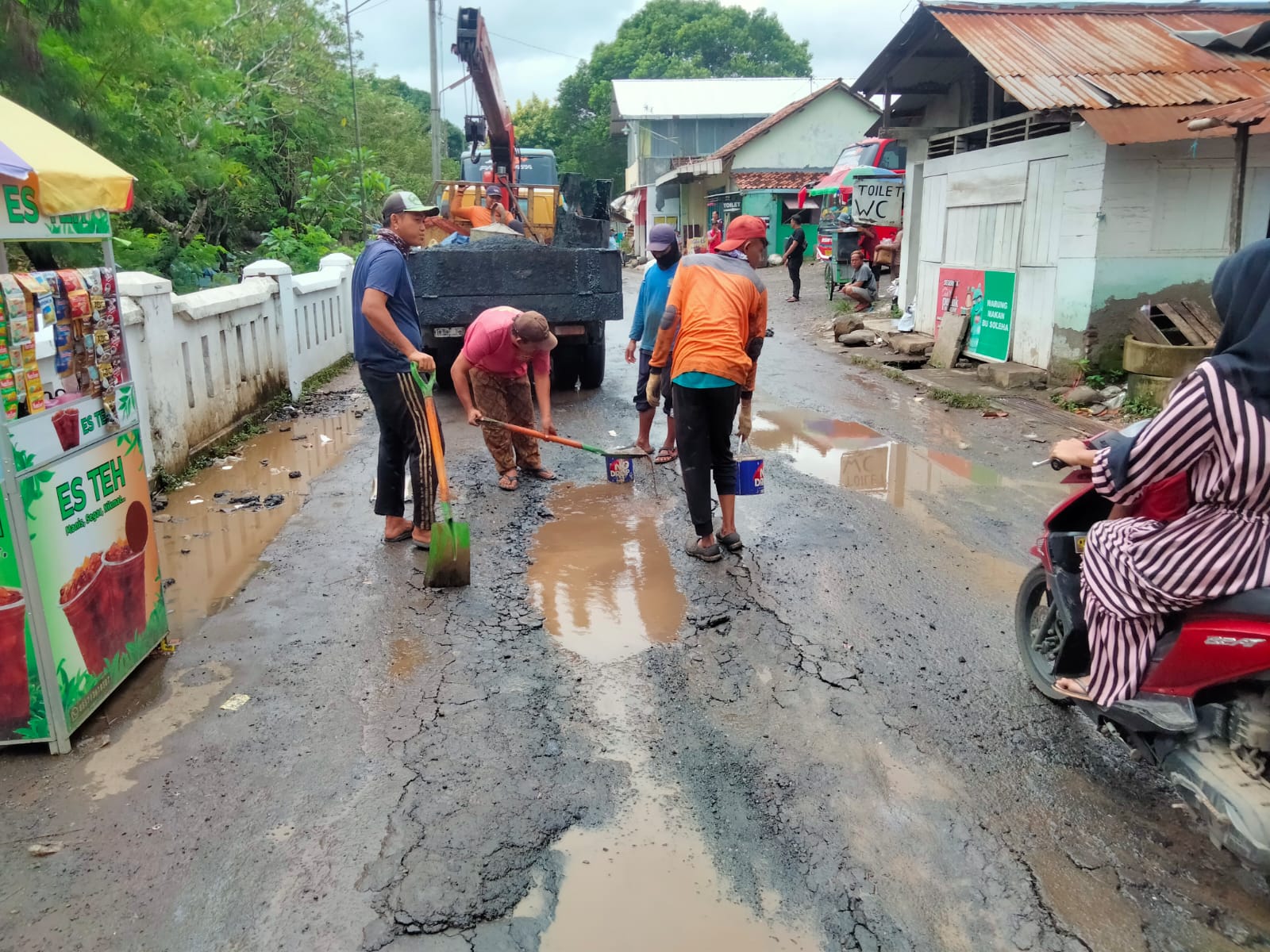 PERBAIKAN JALAN MADURA DAN BINAGRIYA RAYA