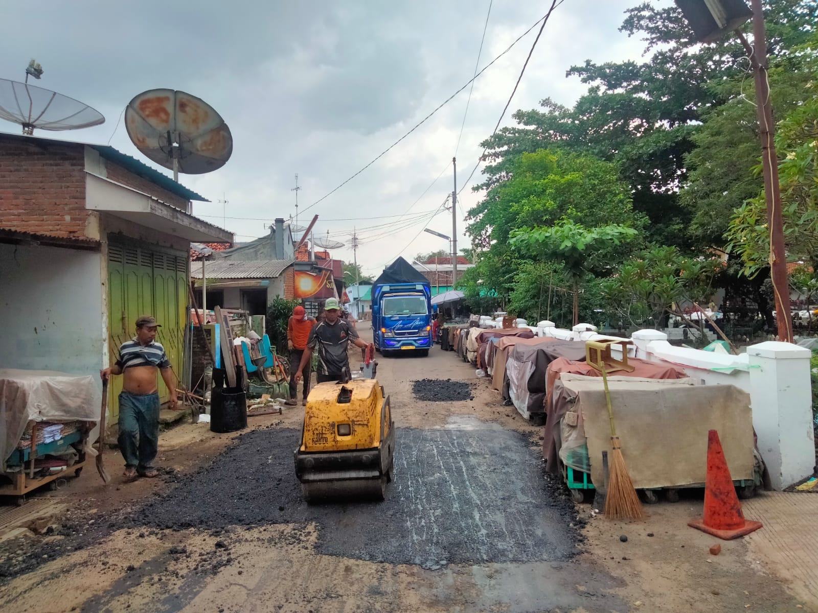 PERBAIKAN JALAN MADURA