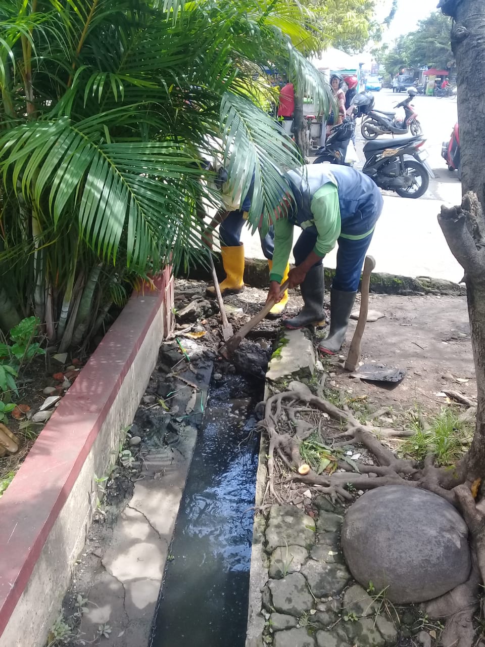 PEMBERSIHAN SALURAN PEMATUS JALAN VETERAN
