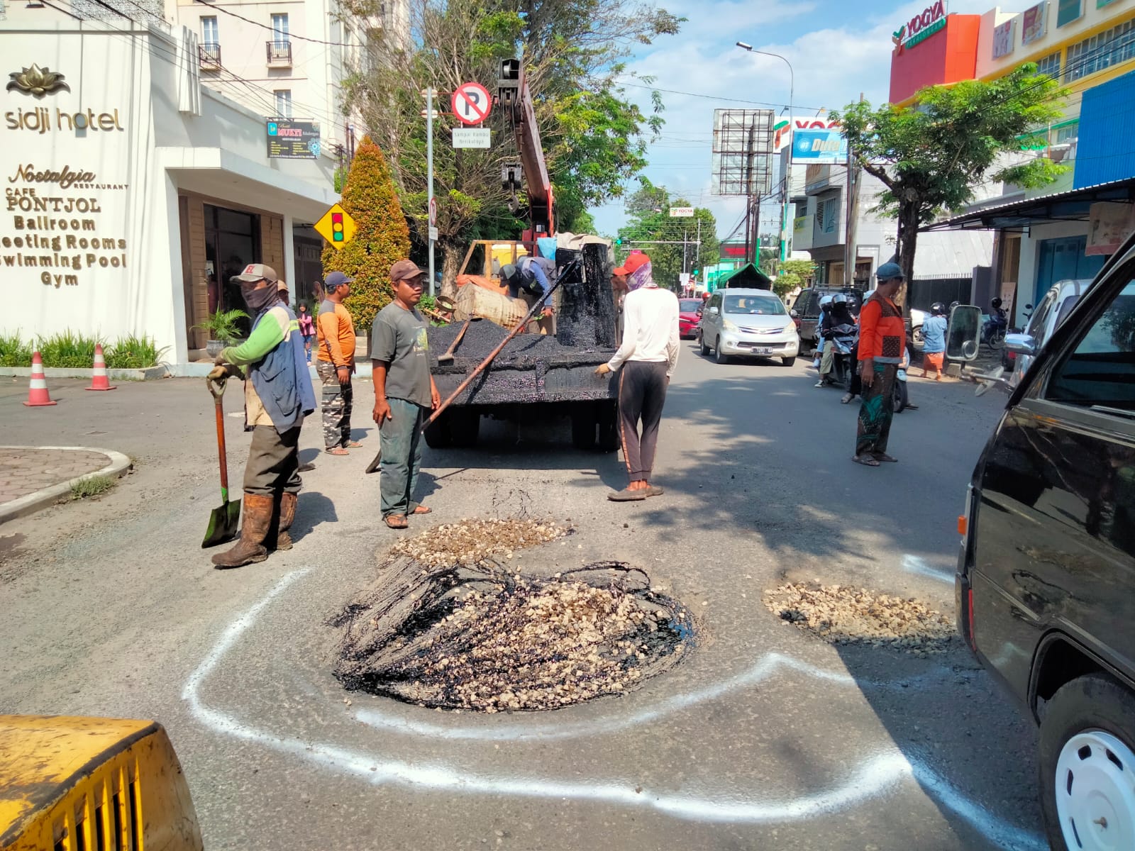 PERBAIKAN JALAN IMAM BONJOL DAN JL DR CIPTO