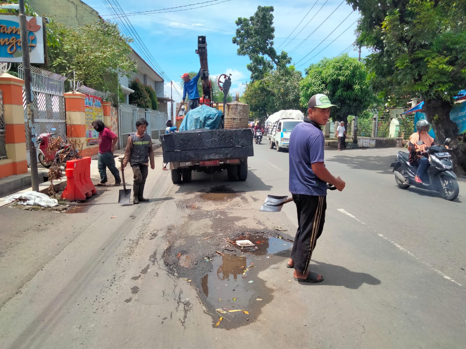 PERBAIKAN JALAN WAHIDIN, MADURA DAN AGUS SALIM