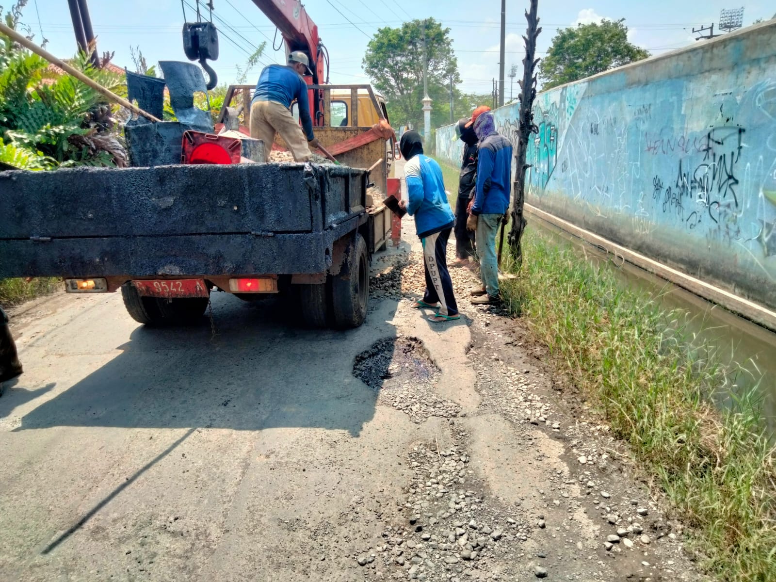 PERBAIKAN JALAN PRAMUKA DAN VETERAN