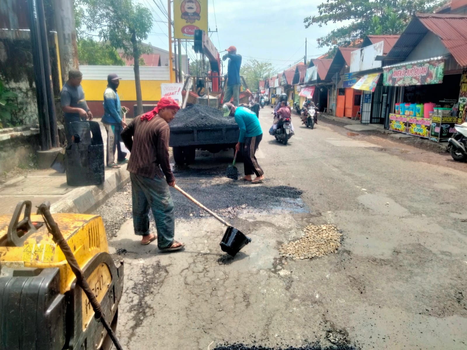 PERBAIKAN JALAN TENTARA PELAJAR DAN HAYAM WURUK