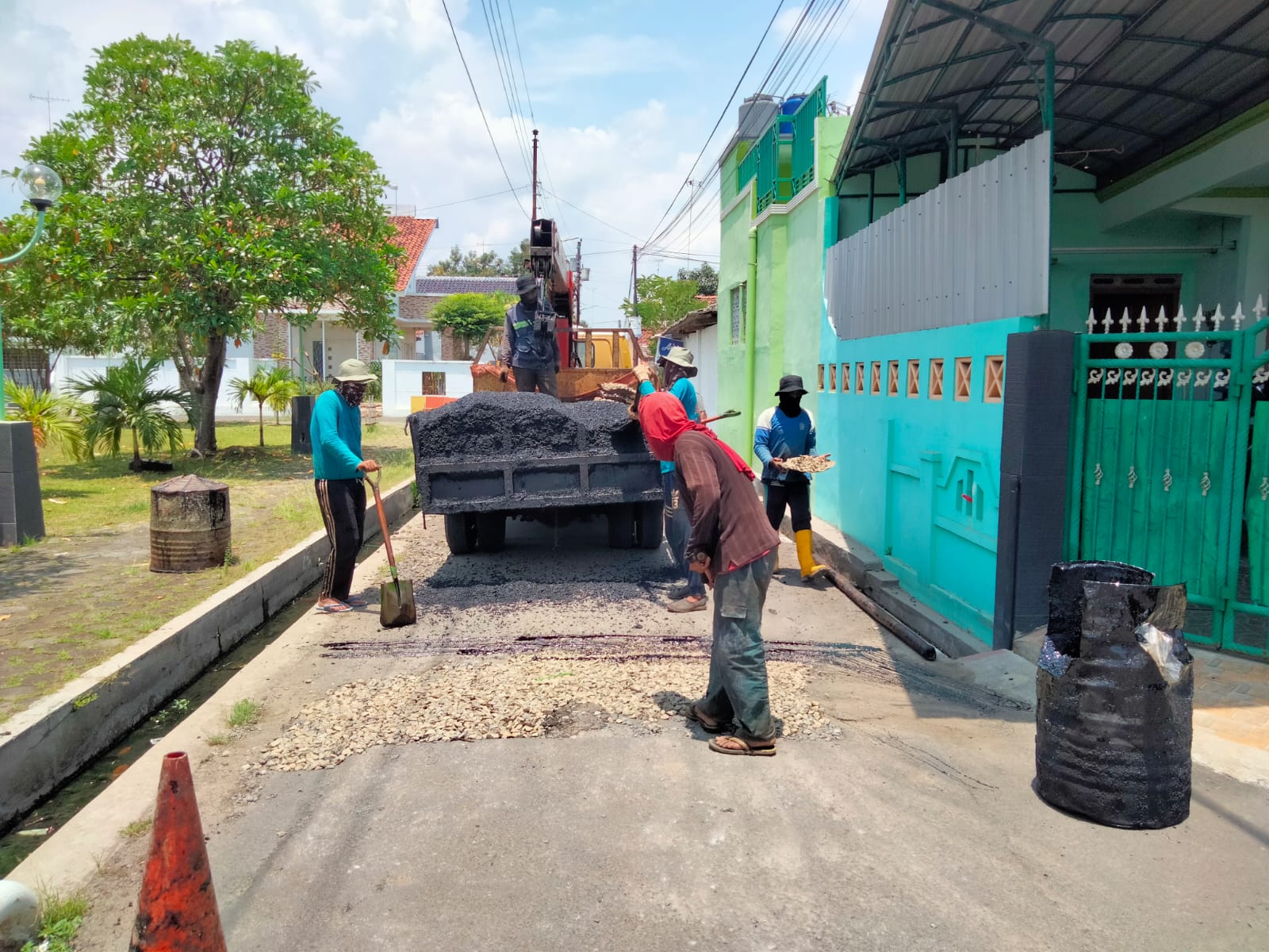 PERBAIKAN JALAN ANGGREK DAN JALAN PATIUNUS