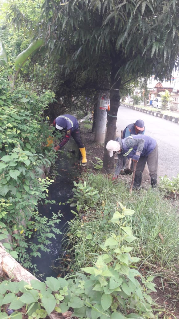 PEMBERSIHAN SALURAN PEMATUS JALAN BINAGRIYA RAYA