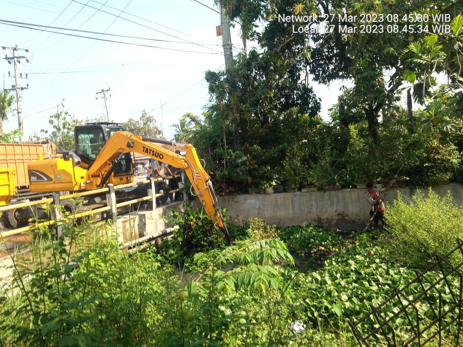 PEMBERSIHAN ENCEWNG GONDOK DI KALI ASEMBIANTUR