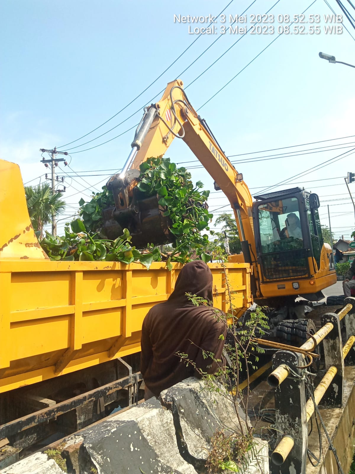 PEMBERSIHAN SALURAN DI 5 TITIK KOTA PEKALONGAN 