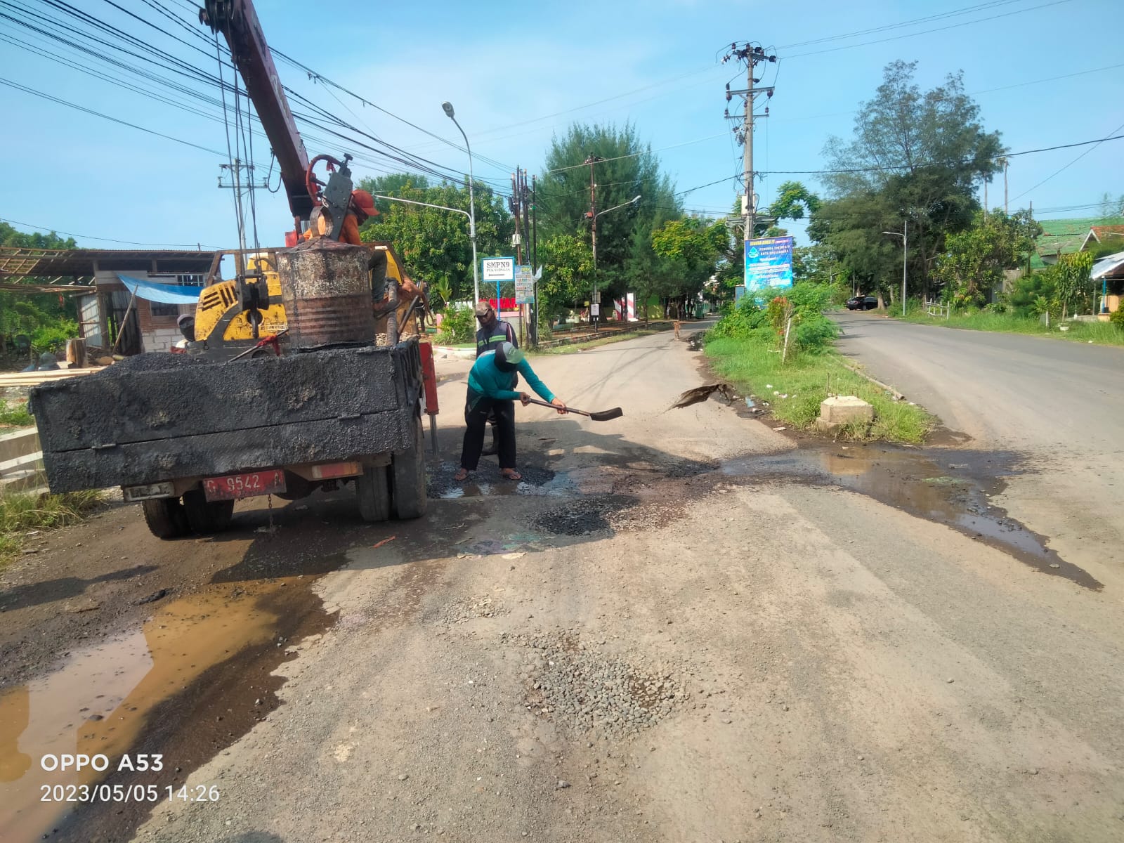 PERBAIKAN JALAN SLAMARAN RAYA DAN PARKIT