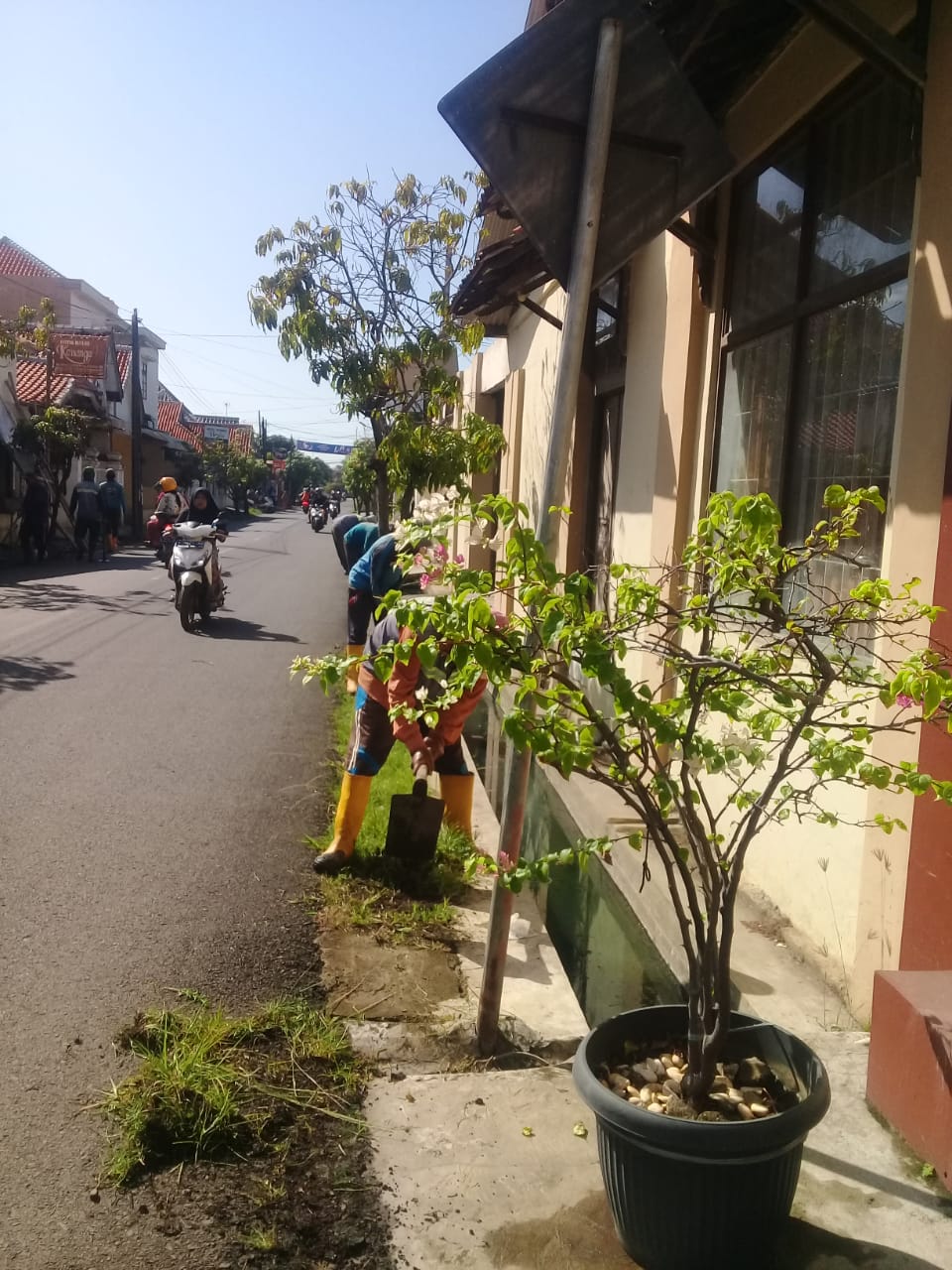 PEMBERSIHAN SALURAN PEMATUS JALAN KENANGA