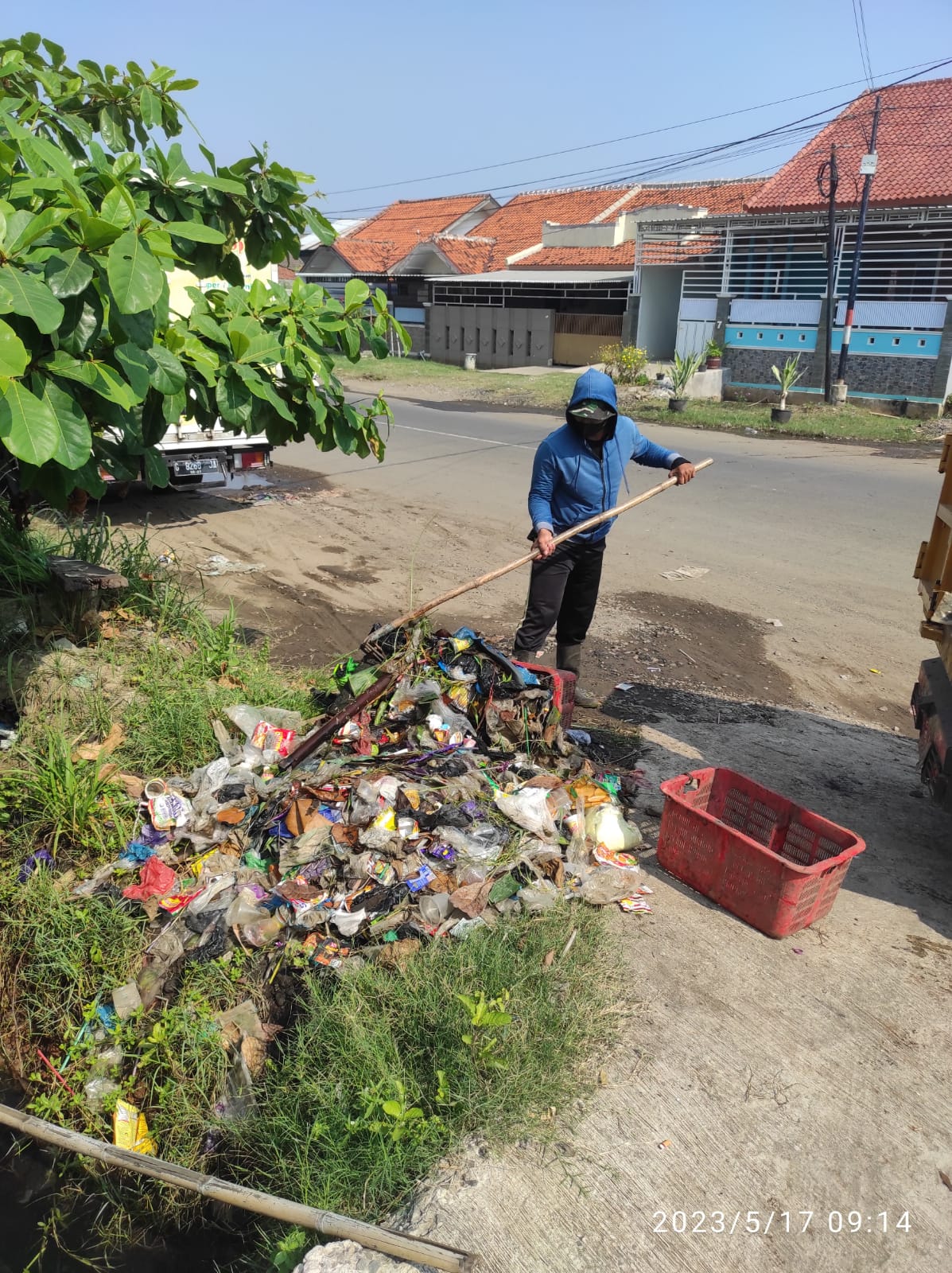 PEMBERSIHAN SAMPAH DI POMPA KUSUMA BANGSA, SEPUCUNG DAN MEDURI