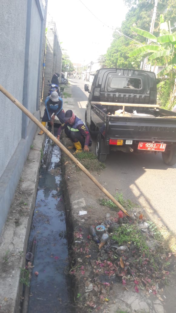 PEMBERSIHAN SALURAN PEMATUS JALAN YUDHA BAKTI