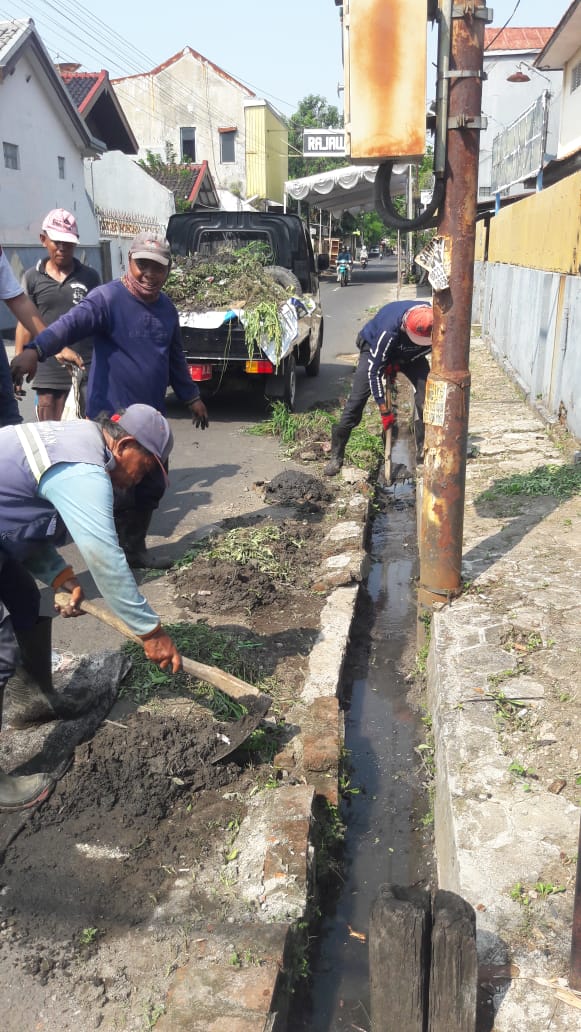 PEMBERSIHAN SALURAN PEMATUS JALAN SUMATRA
