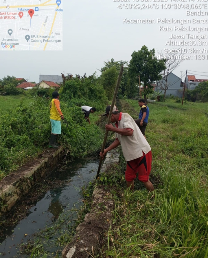 PEMBERSIHAN SALURAN ASEMBINATUR, SALURAN JALAN SULAWESI DAN SALURAN BUANGAN JALAN SLAMET