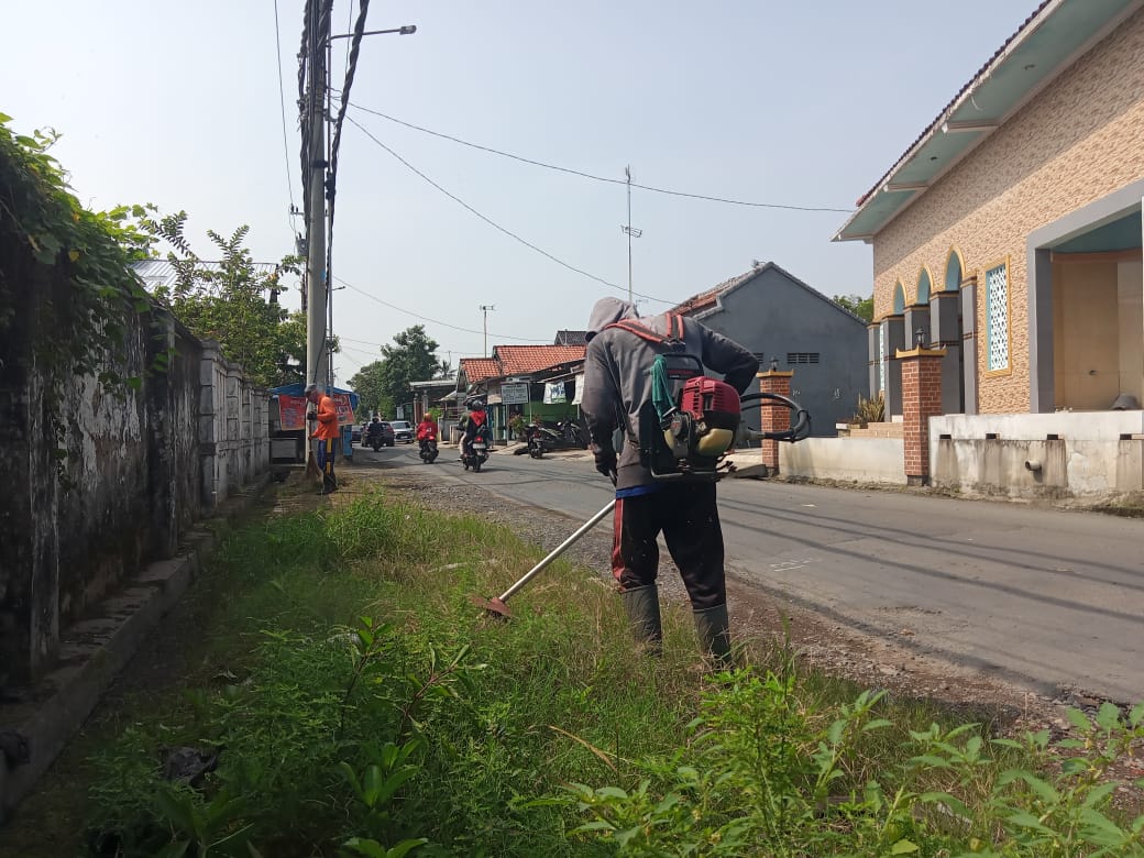 BABAT RUMPUT JALAN SUPRIYADI