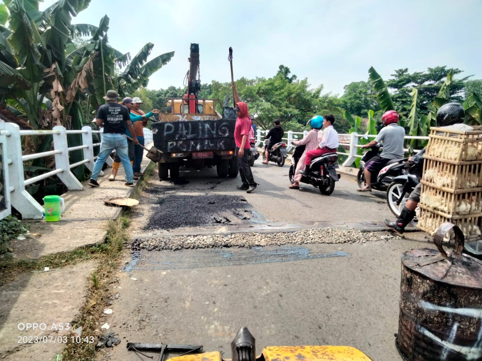 PERBAIKAN JALAN KH. SAELAN DAN JALAN AMPERA