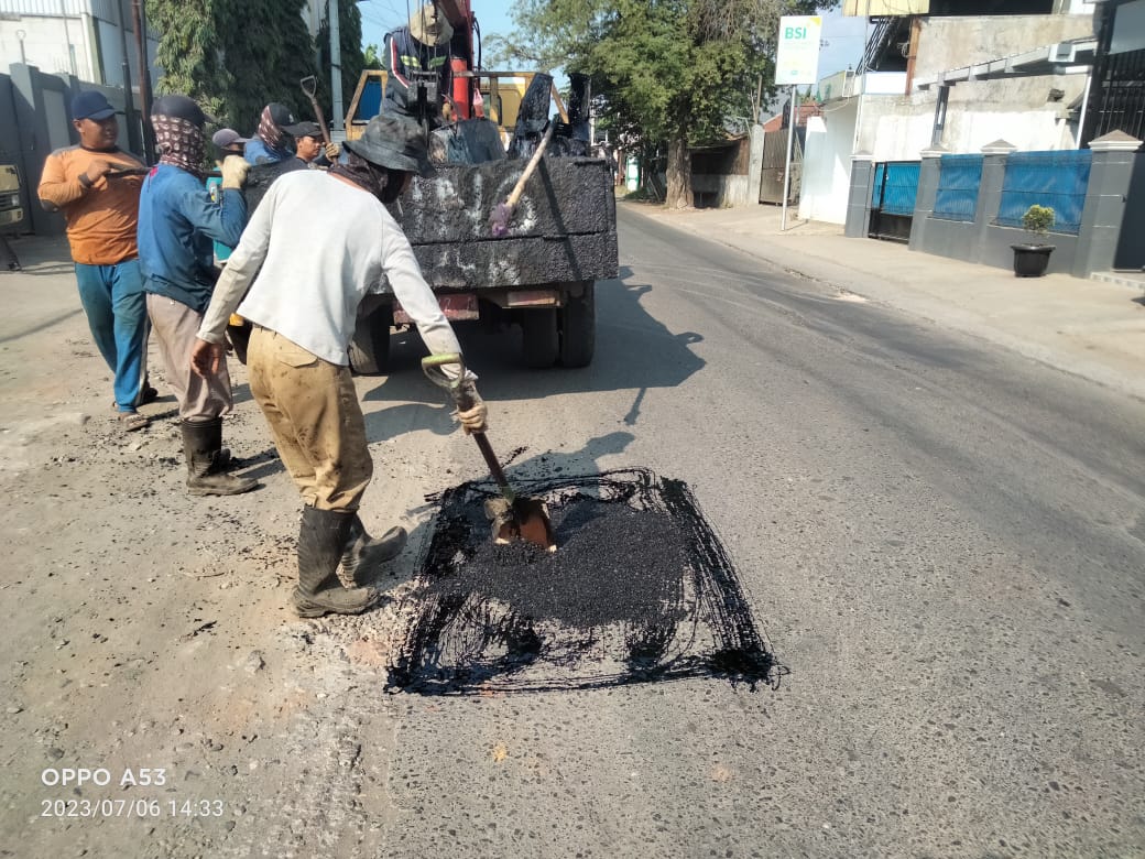 PERBAIKAN JALAN DIPONEGORO PERTIGAAN JALAN AGUS SALIM DAN JALAN KUSUMA ATMAJA